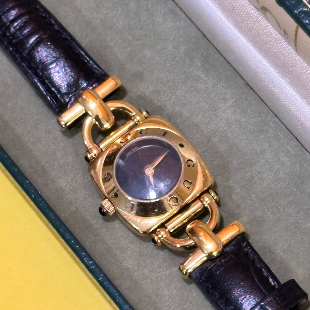 Gucci Gold and Black Women's Watch - Picture 4 of 16